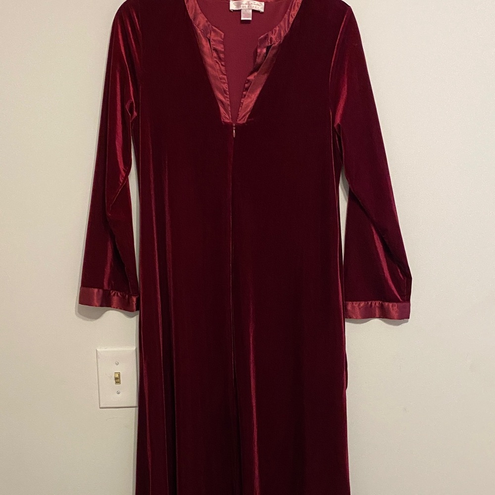 Oscar de la Renta Rich Burgundy Robe, nice condition